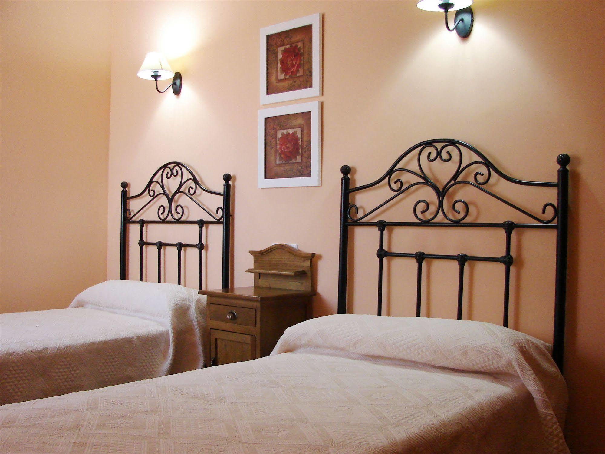Apartamentos Sierra De Segura เซกูรา เดลา เซียร์รา ภายนอก รูปภาพ