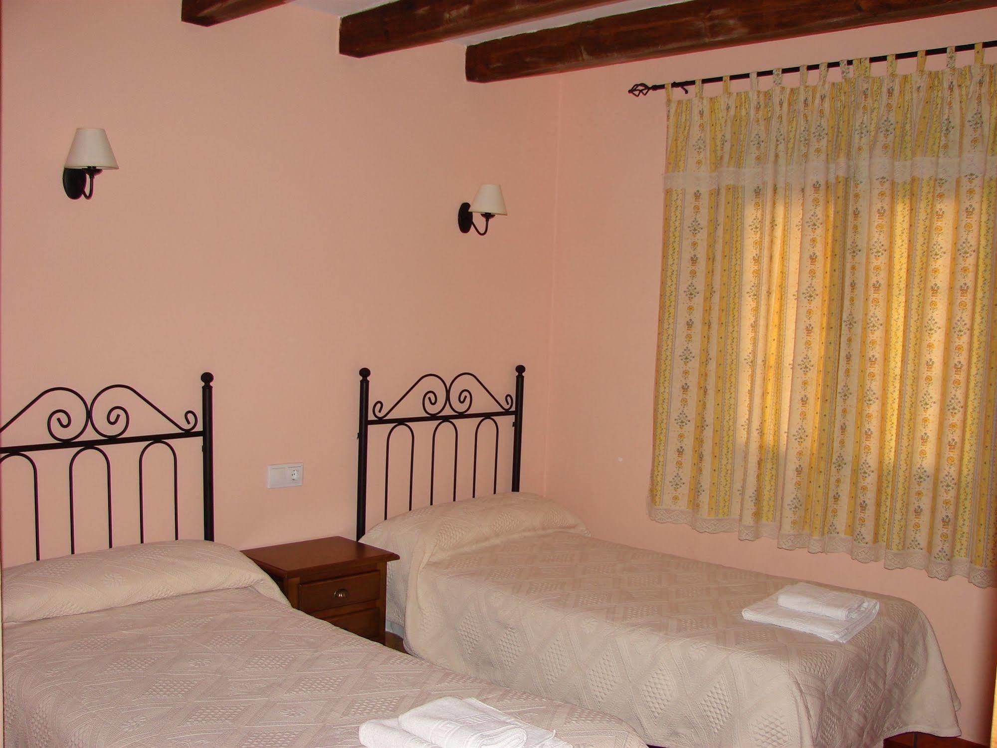 Apartamentos Sierra De Segura เซกูรา เดลา เซียร์รา ภายนอก รูปภาพ
